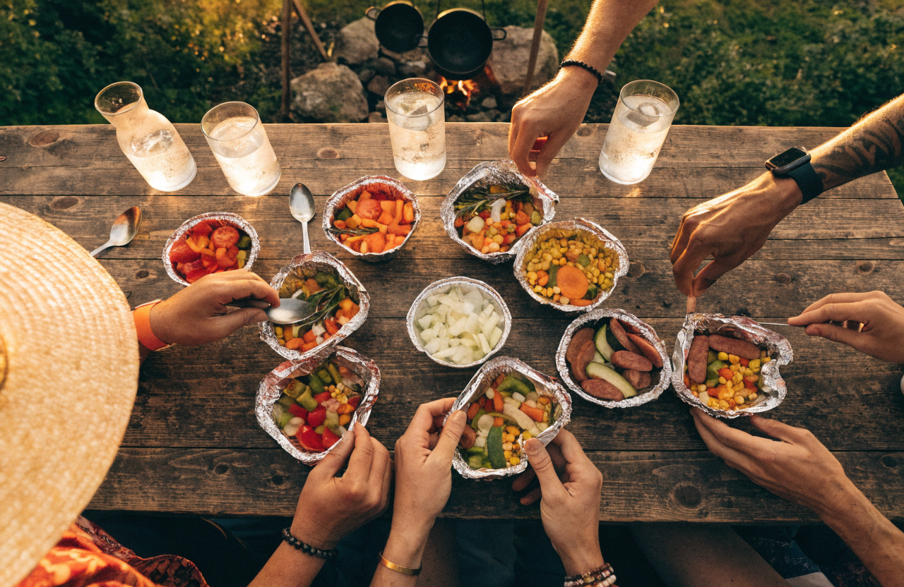6 Camping Meals for Large Groups That Feed Everyone Without the Stress